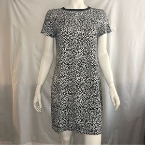Woman’s old navy leopard print t shirt dress size medium